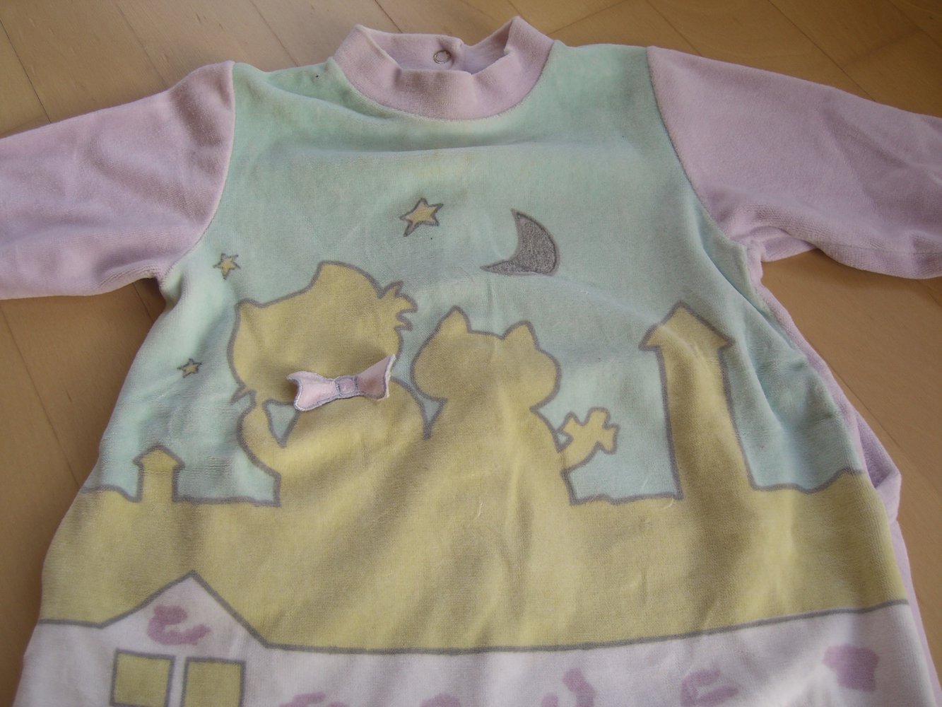 Süßer Niki-Schlafanzug