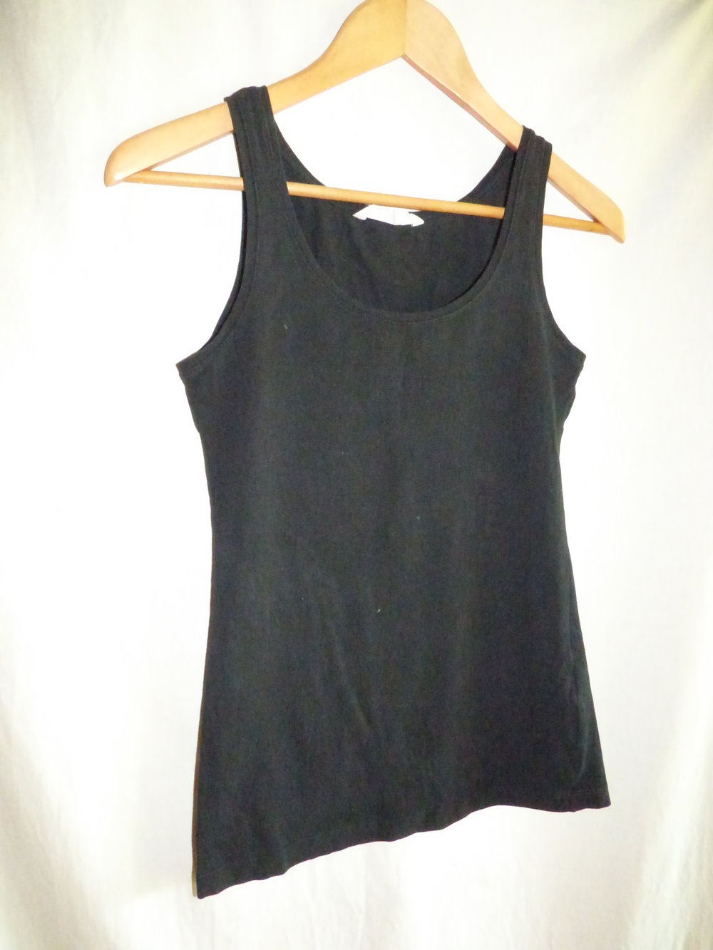 Schönes schwarzes Basic-Top