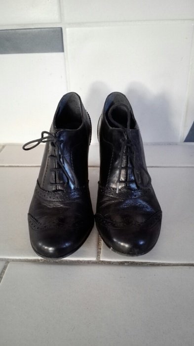 Geschnürte Pumps, Größe 39