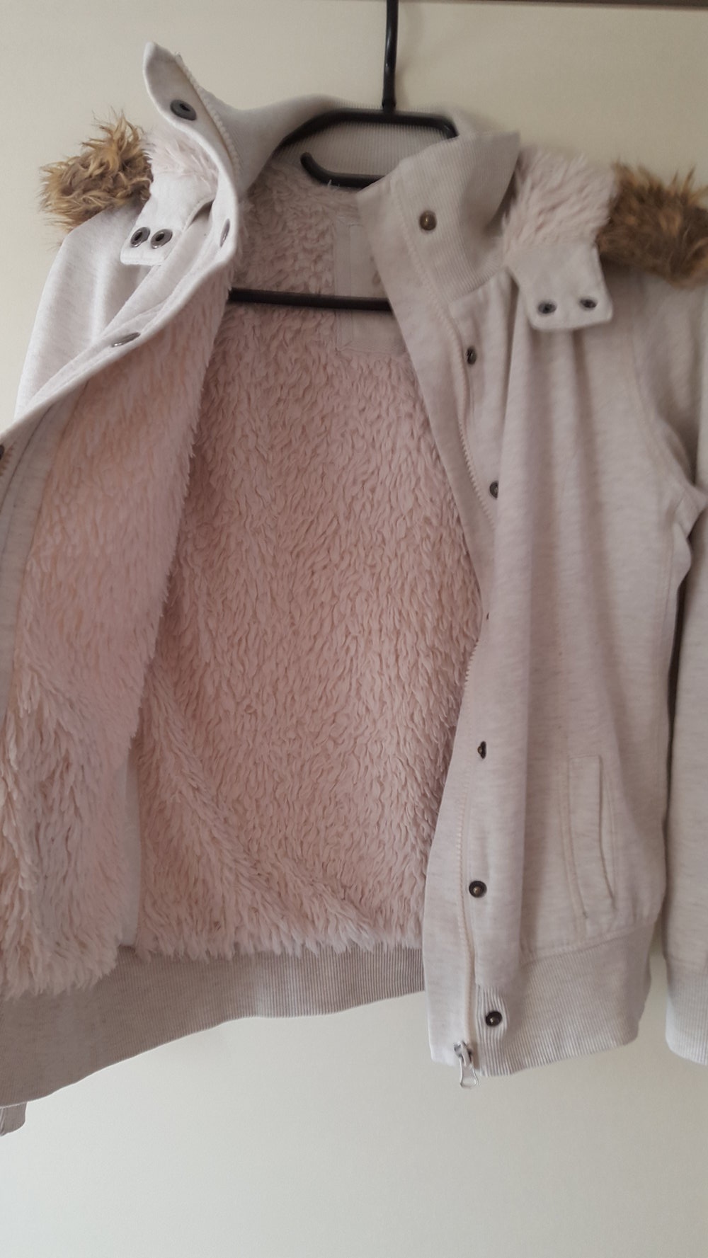Schöne Übergangsjacke mit Teddyfell