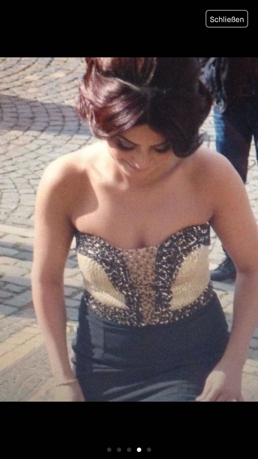 Goldschwarzes kleid mit schleppe