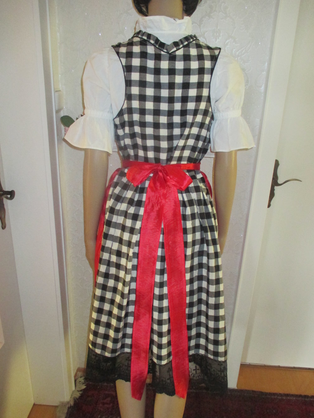 NEU Nostalgie Brauchtum Folklore Trachten Volks- Oktoberfest Dirndl Seiden Satin Halb SCHÜRZE, rot