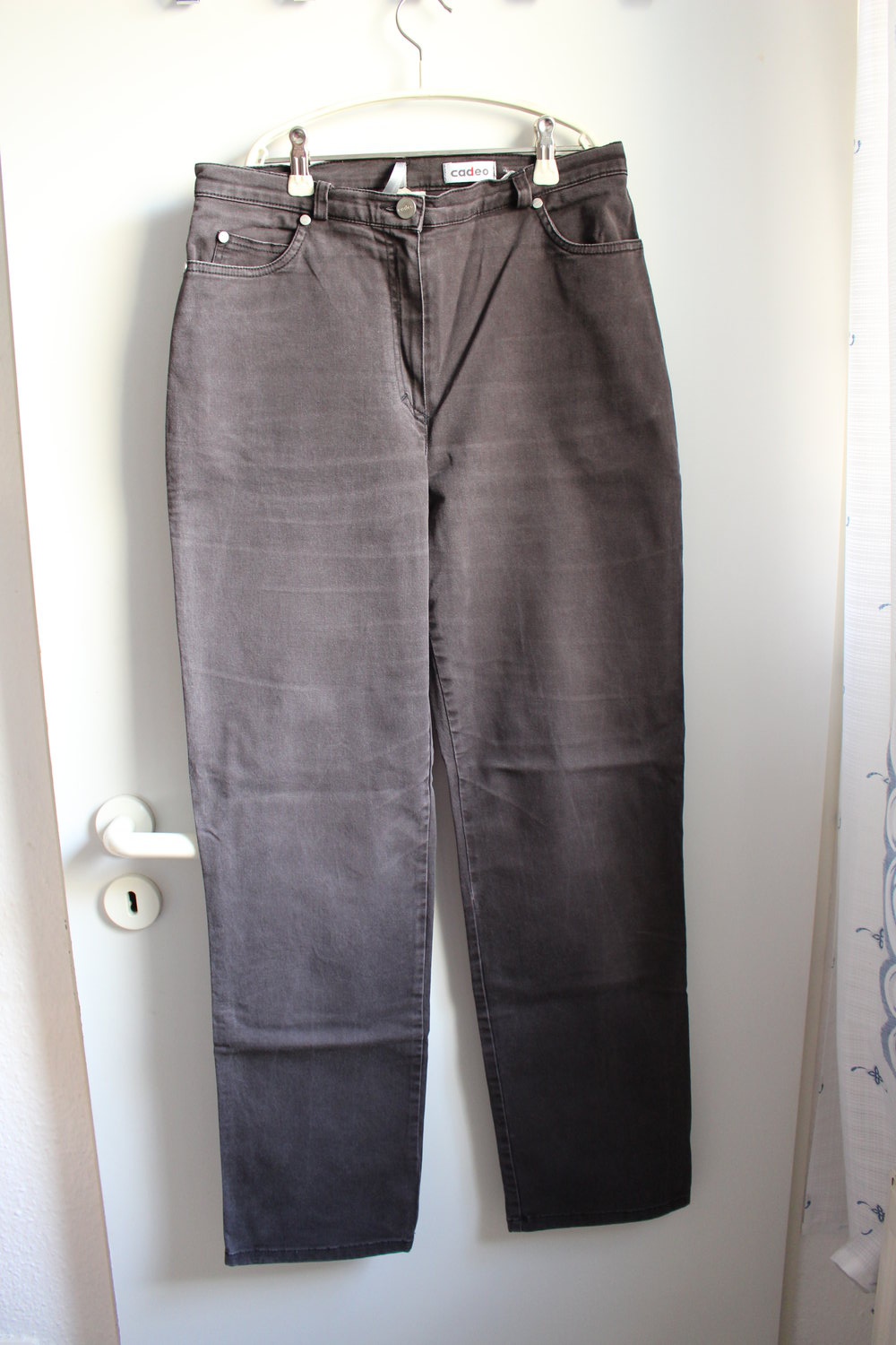 150. Braune Jeans von Cadeo, Gr. 38