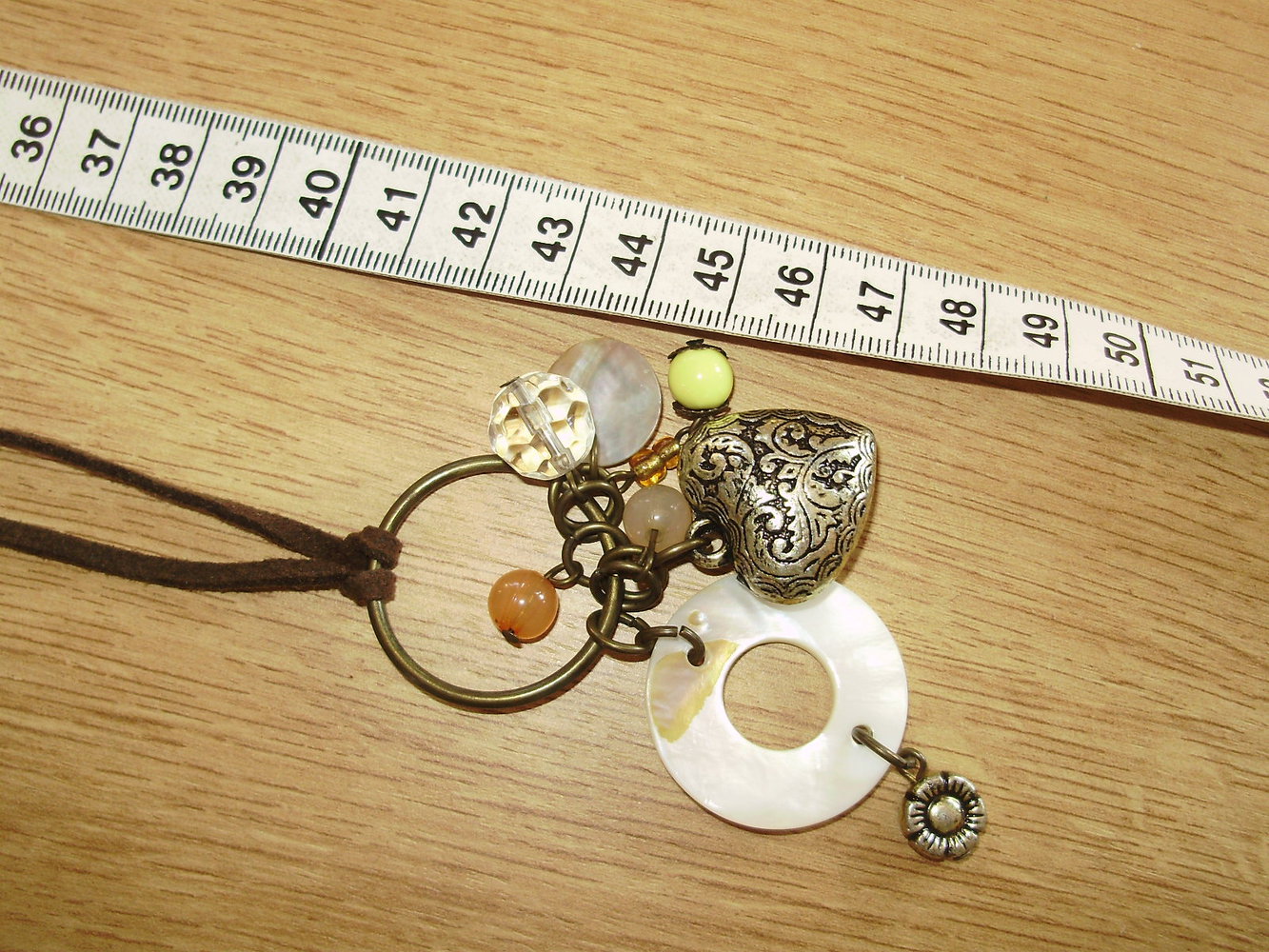 Kette Lederband ( 84 cm ) + Anhänger Herz + Blüte+ Perlen