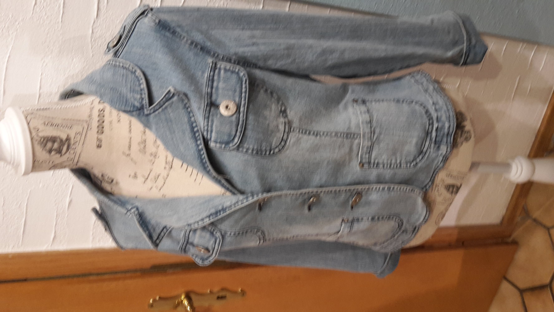 Jeansjacke Gr. 40/M Hellblau blau, viele Details, Sommer Frühling