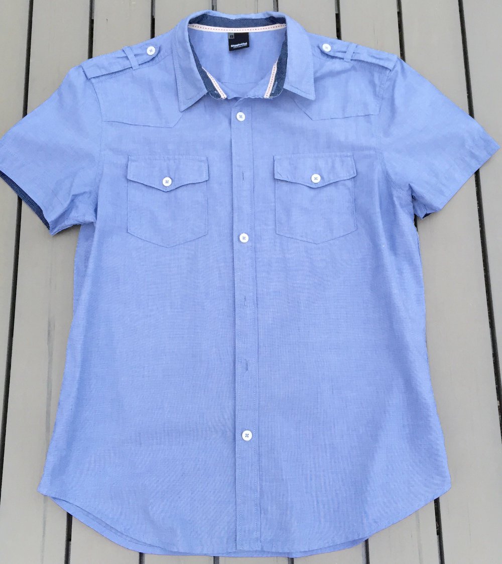 Kurzarm HEMD mit Schulterklappen Gr. S