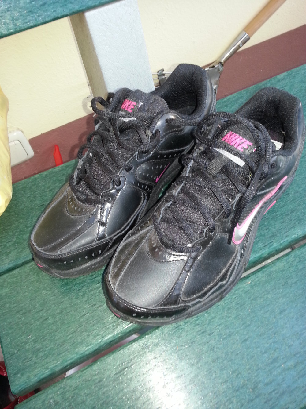 Nike Sneaker Schuhe Turnschuhe schwarz Basic