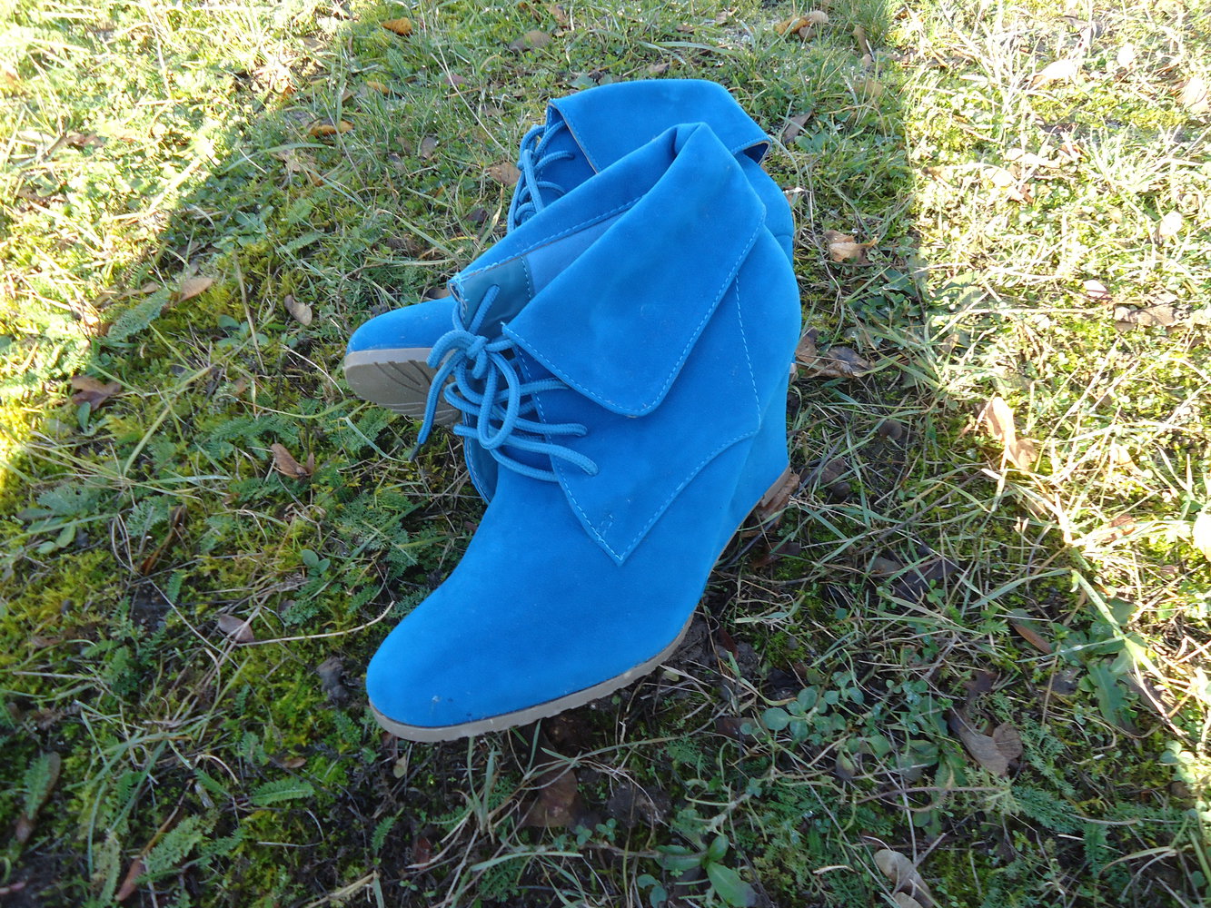 Schnürboots mit Keilabsatz