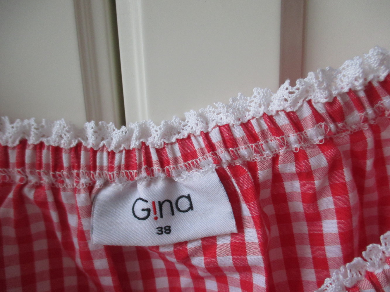 Trachtenbluse, rot - weiß kariert, weiße Spitze, Gr. 38 