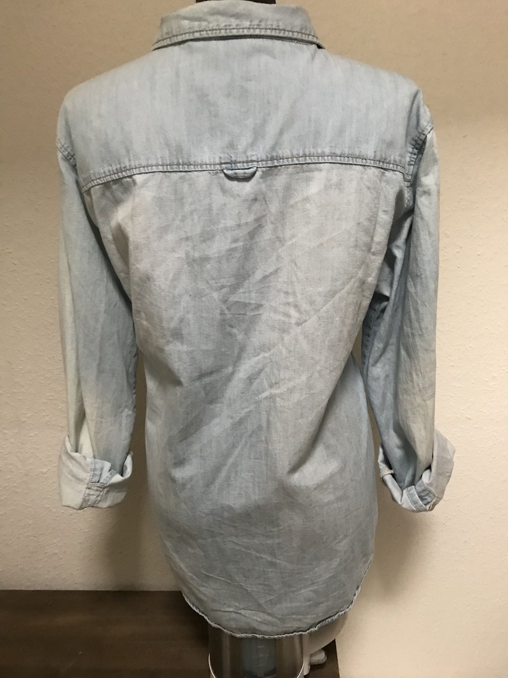 Helles Boyfriendjeanshemd (oversized)