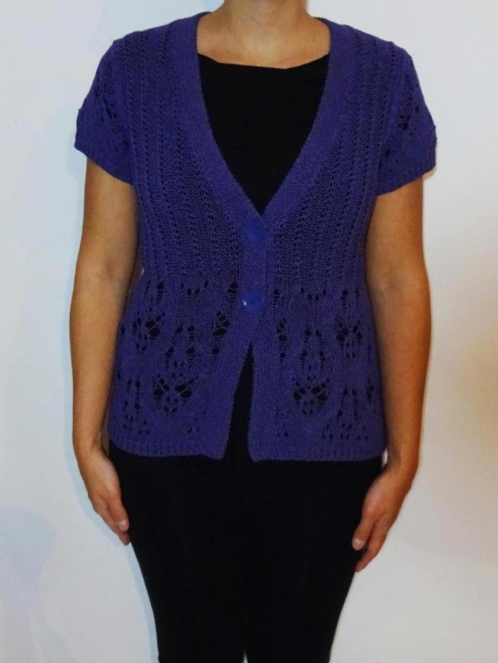 Lila Strickjacke mit kurzen Ärmeln Gr. 42 Gr. M