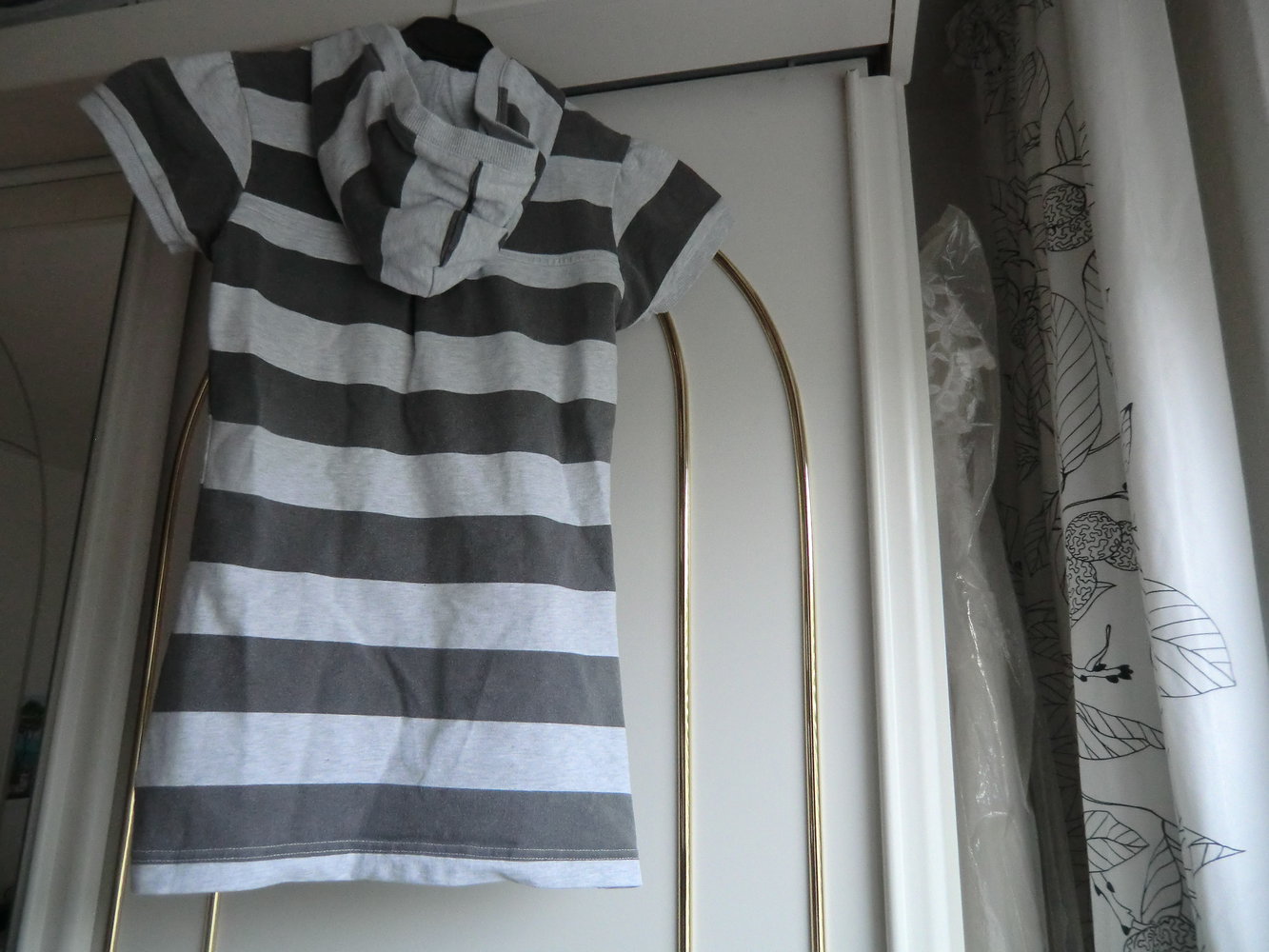 Gestreifte Jacke kurzärmlig mit Kapuze Gr. XS