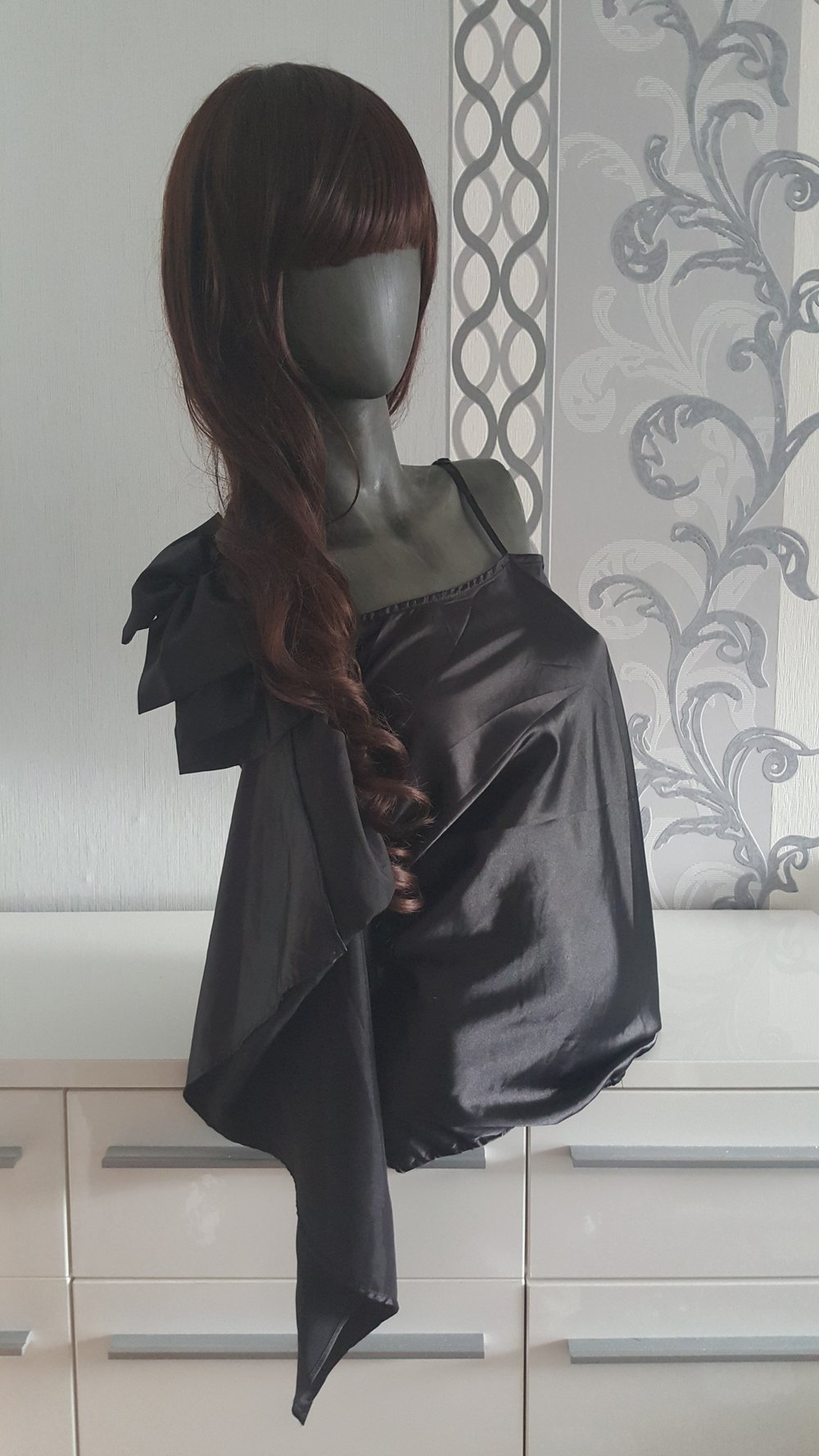 Schwarzes Oberteil mit großer Schleife 38 M