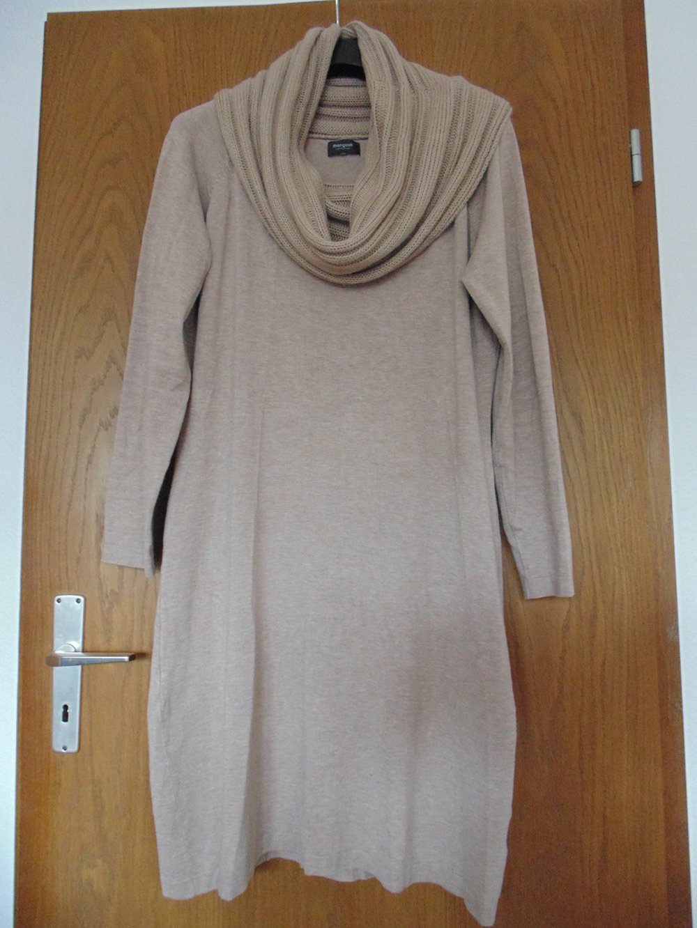 Strickkleid beige mit Wasserfallkragen, Gr.42