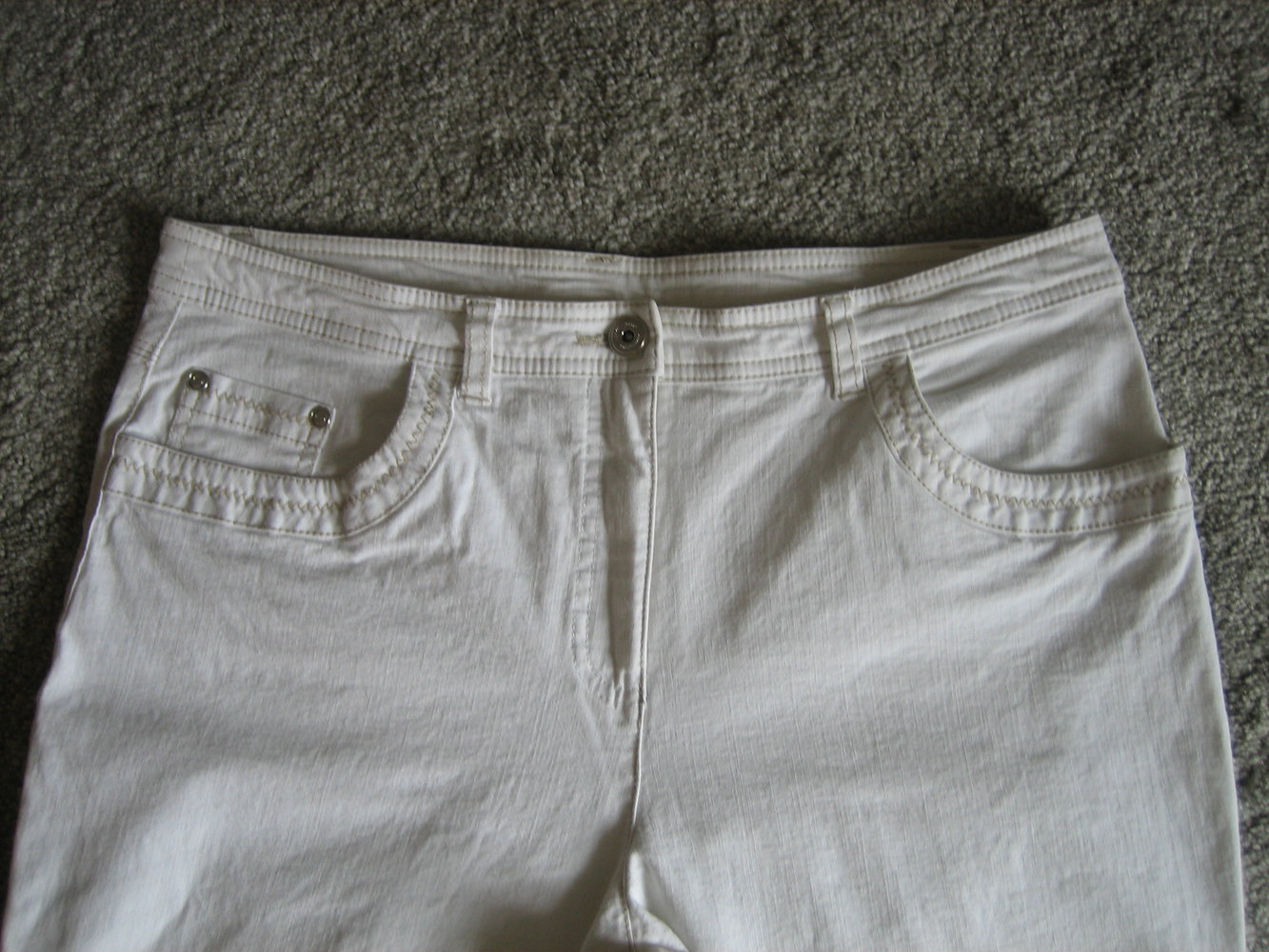 Sommerliche, weiße Jeans Gr. 42, Super-Passform durch Stretch - unentbehrliches Kombi-Teil!