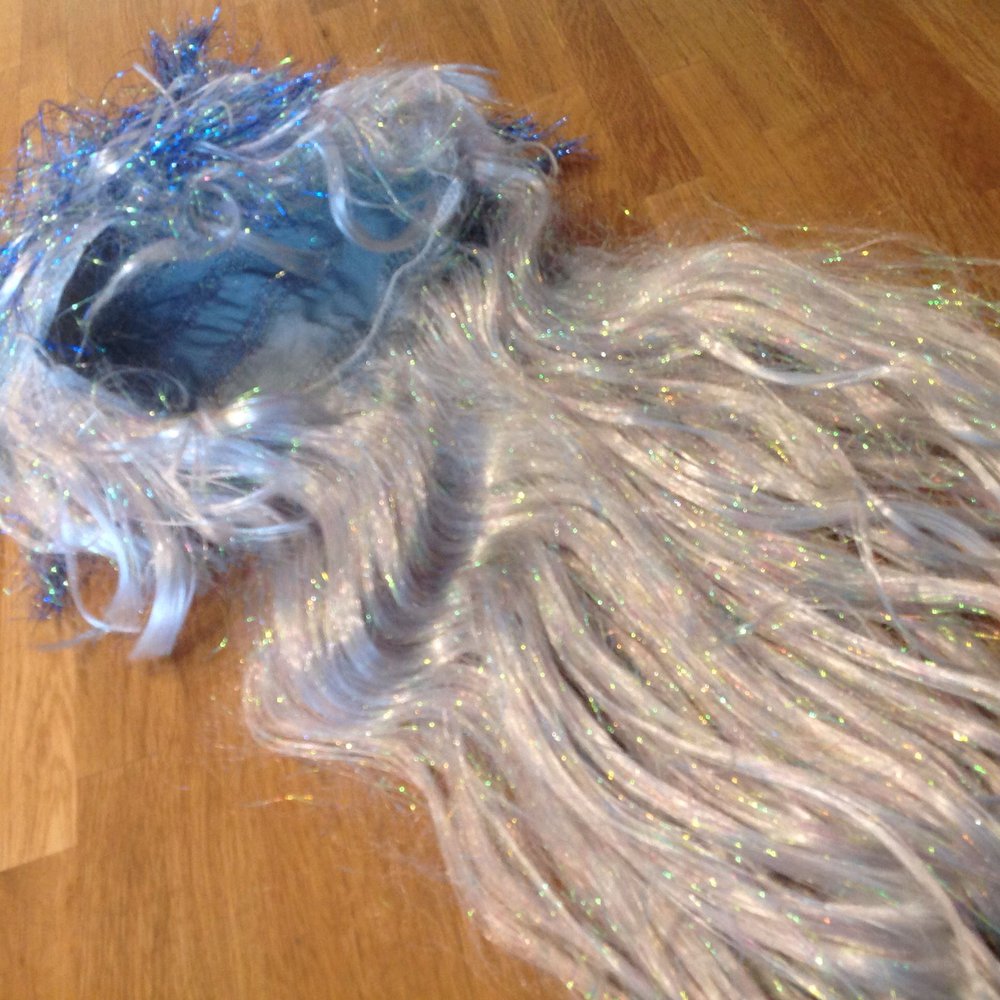 Perücke - NEU - mit Etikett - weiß blau glitzer 