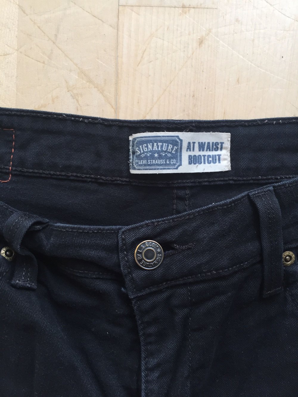 Schwarze Levi\'s Jeans