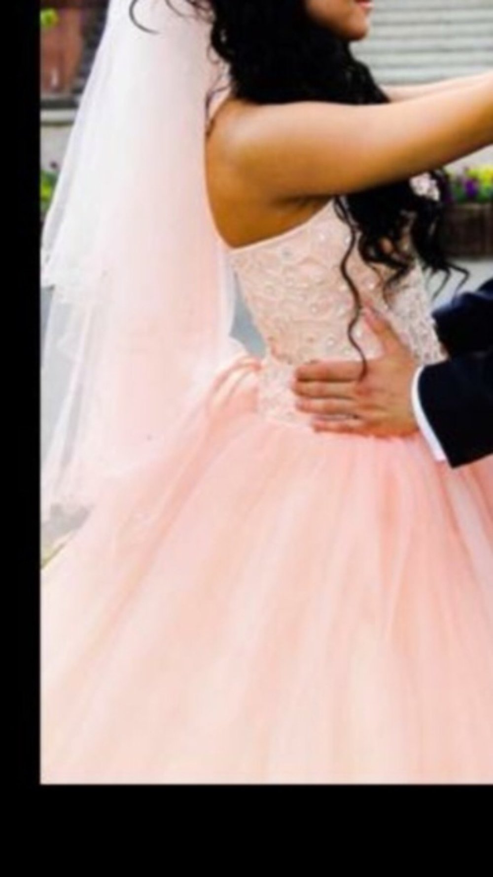 Schönes Prinzessin- Verlobungskleid