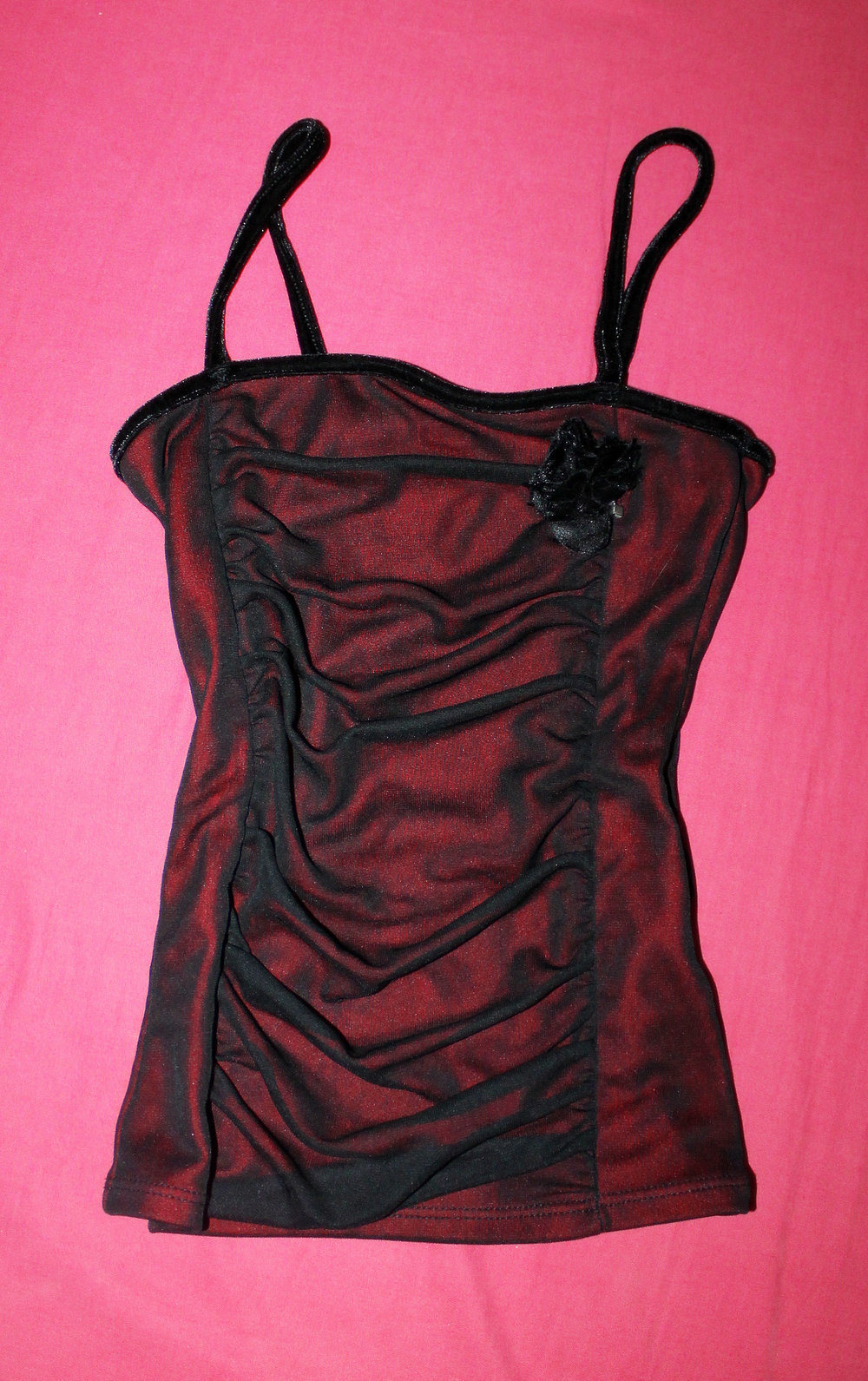 tolles Spaghettiträger Oberteil / Partyoberteil / Corsage in schwarz rot schimmernt