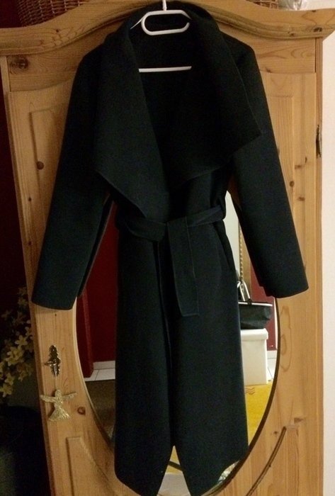  Langer Trenchcoat / Wasserfall  