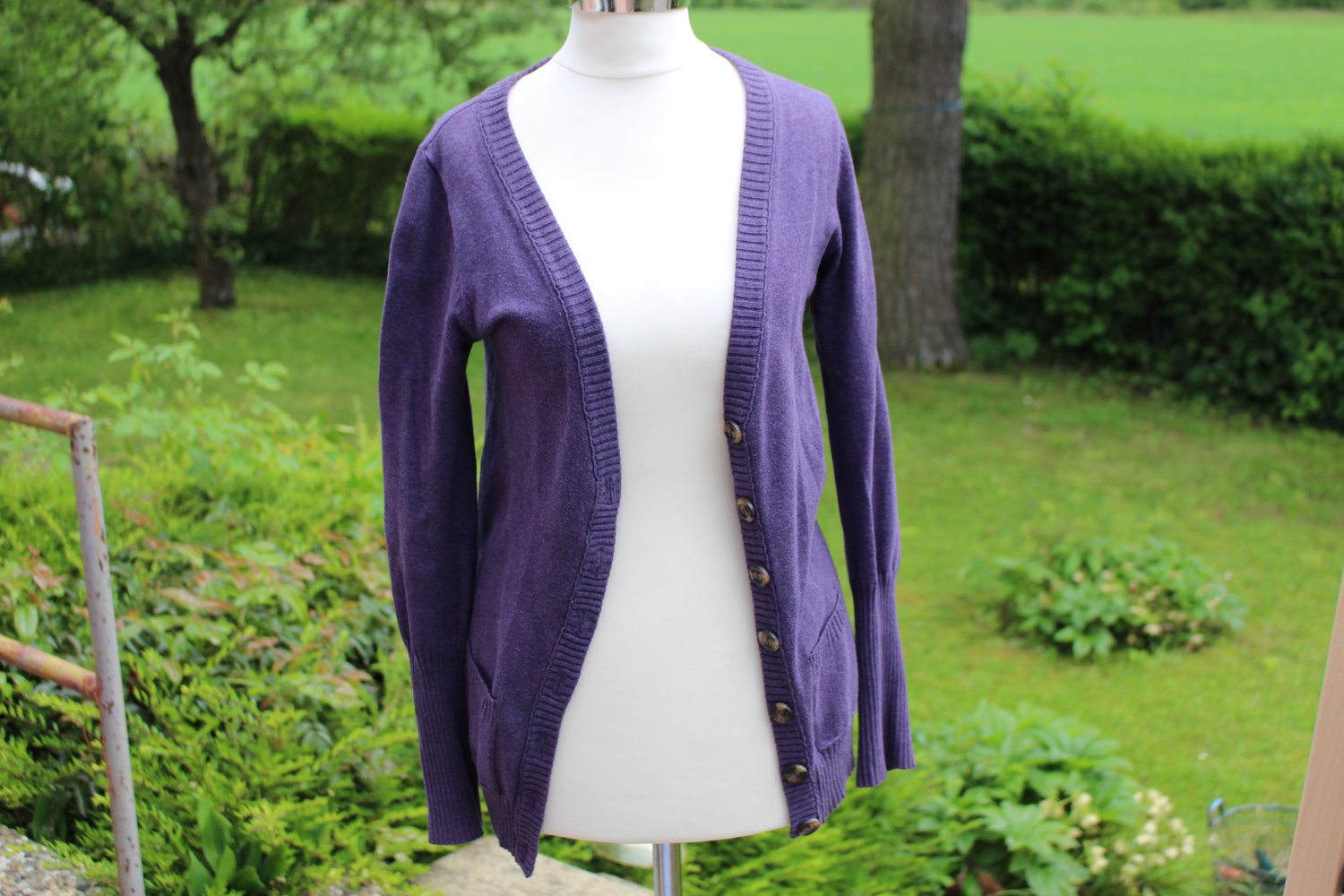  schöner lilaCardigan