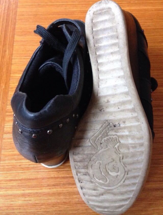 Keilabsatz Sneakers schwarz Nieten Gr 40