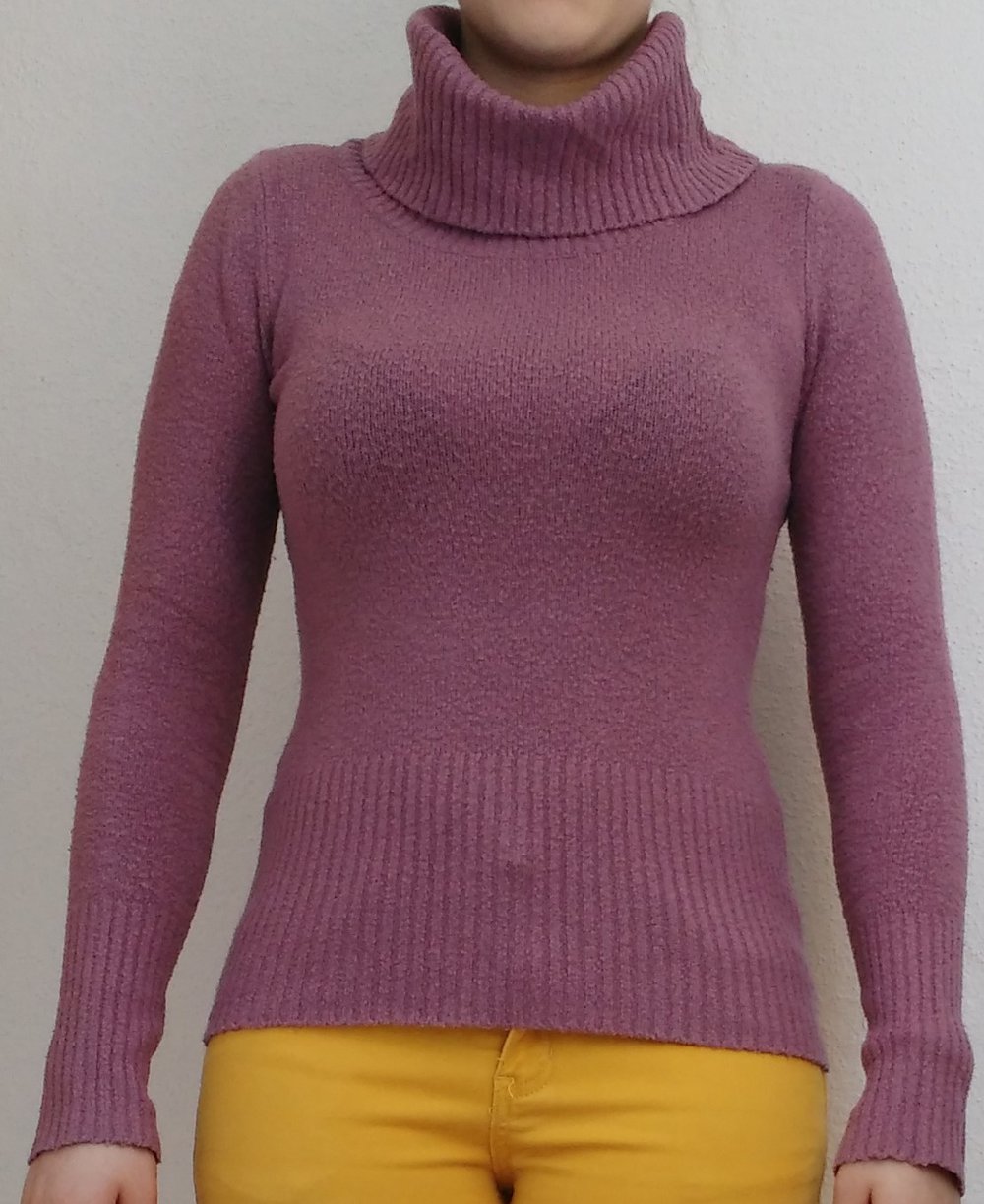 violetter Strickpullover