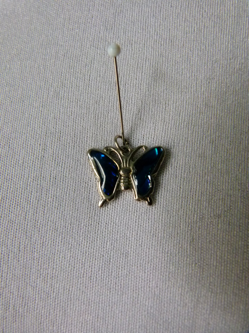 Schmetterling Anhänger, silberfarbenes Metall mit blau petrol schillernden Flügeln, Modeschmuck, Boho Festival Hippie Mori Goa