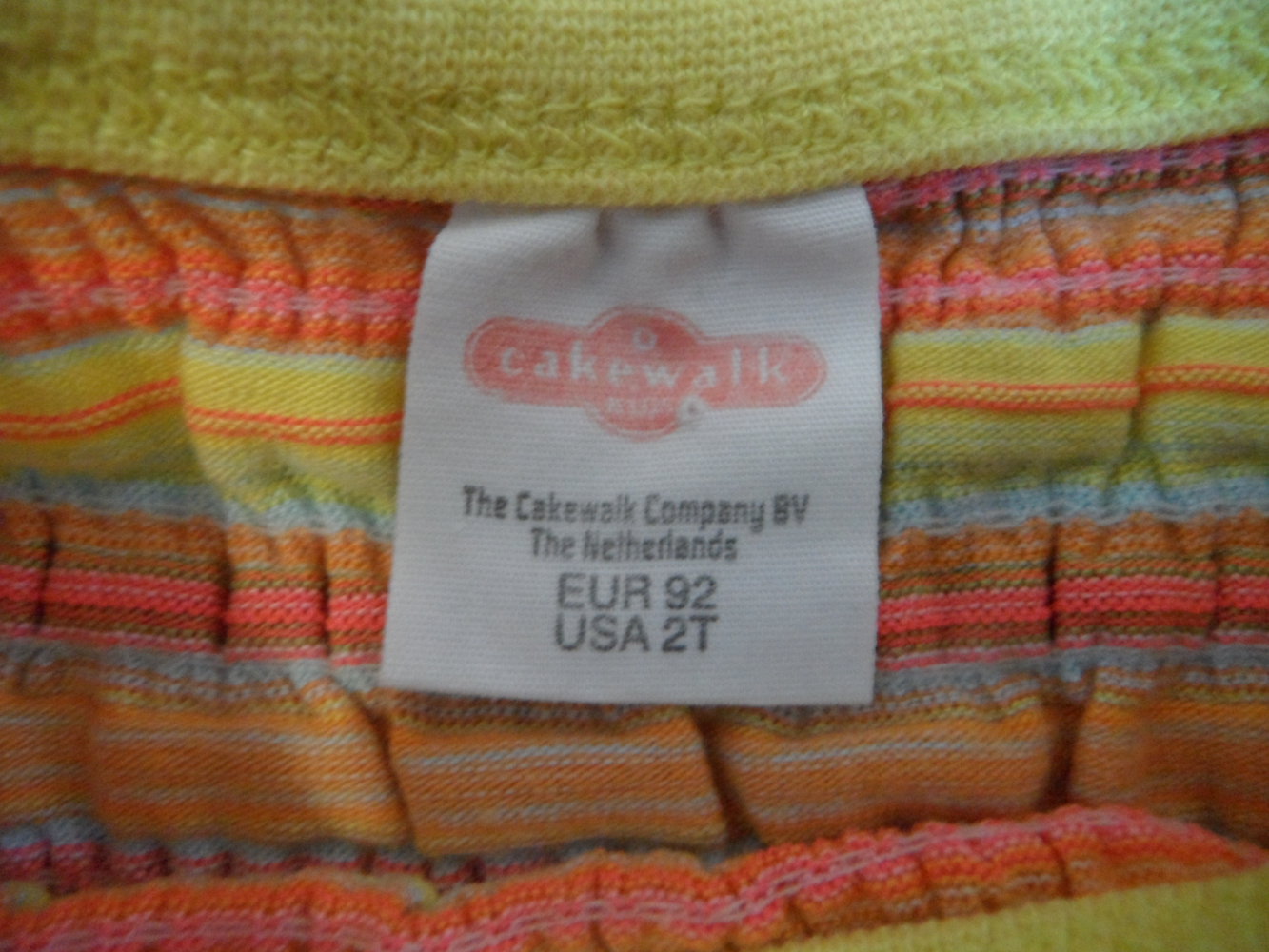 stretchiges knalliges T-Shirt Cakewalk