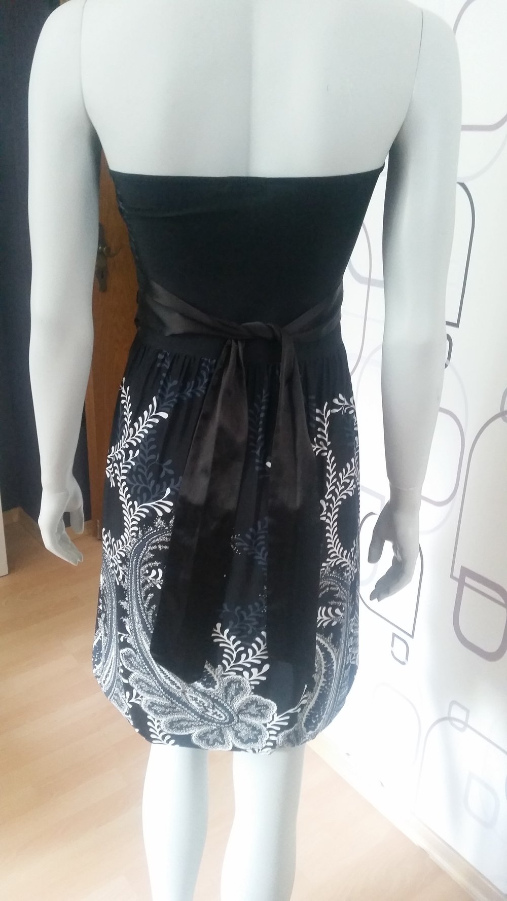 Bondeaukleid mit Mustern