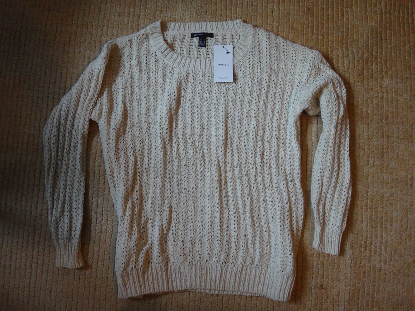 weißer Mangopulli, neu und noch mit Schild