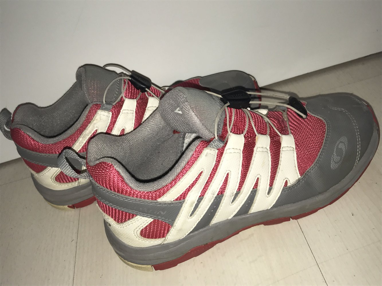 verkaufe Salomon Schuhe in grau weiß rot