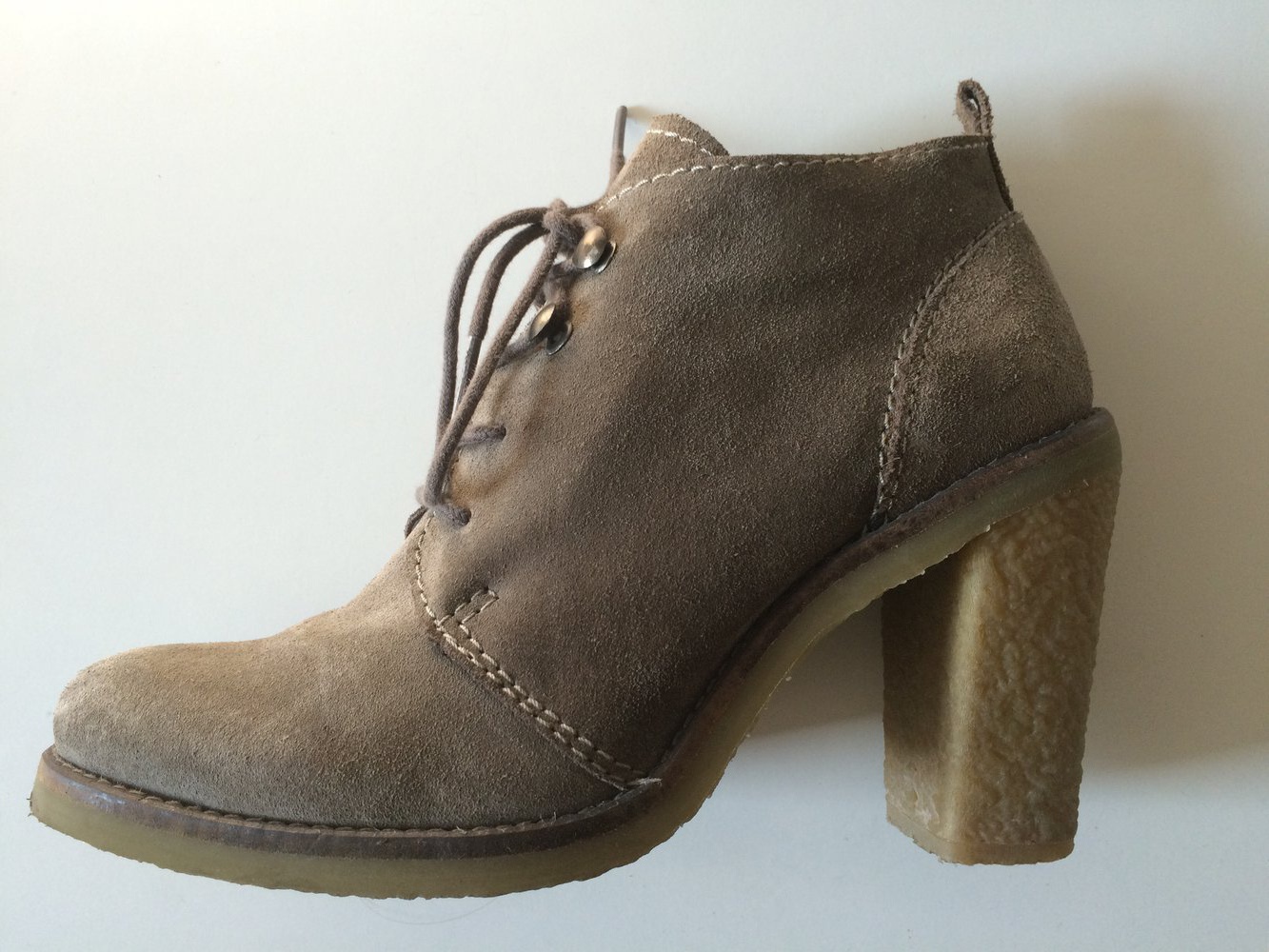 Graue Wildleder Stiefeletten zum Schnüren 