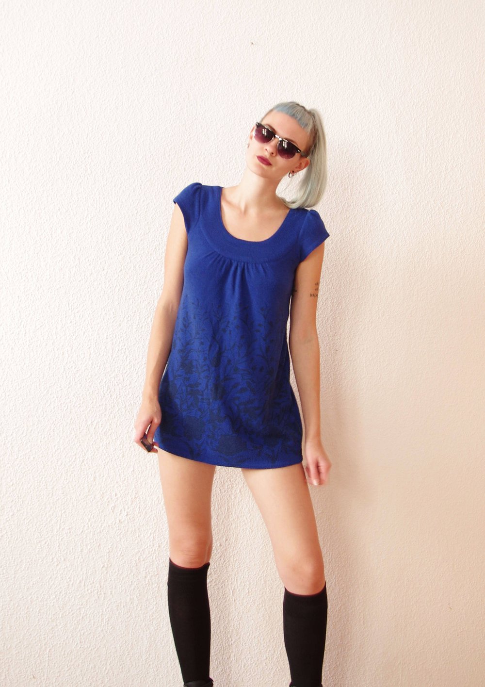 Royalblaues Minikleid Gr. S M 36 38 40 kurz Blumenprint