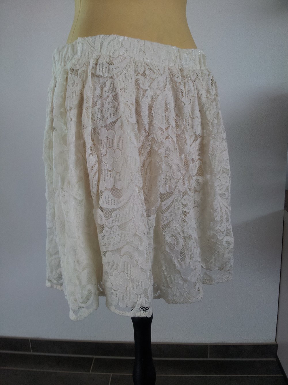 weißer spitzen rock