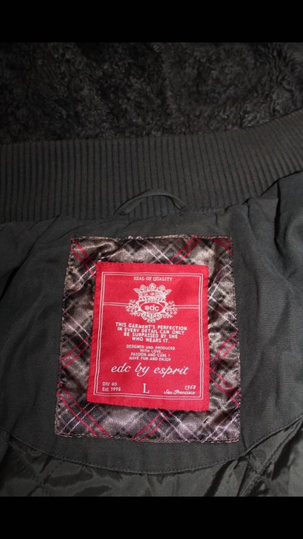 Super schöne und bequeme warme Winterjacke Jacke von Esprit mit süßen Details