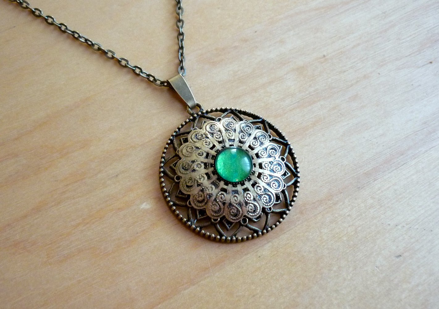 Ethno Amulett lange Kette grün Vintage Ornament Goa rund