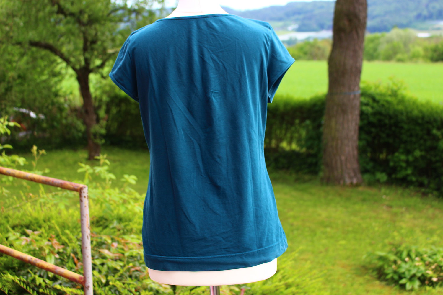 petrol grünes T-shirt