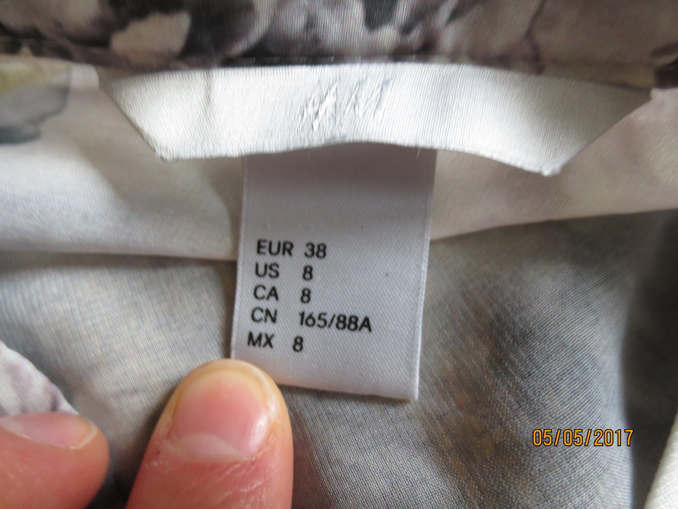 graue Bluse Gr. 38 S - H&M - Blumen - neu