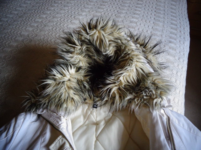 Mantel, Kurzmantel, Longjacke mit Fell-Kapuze, Gr. 36, wollweiß
