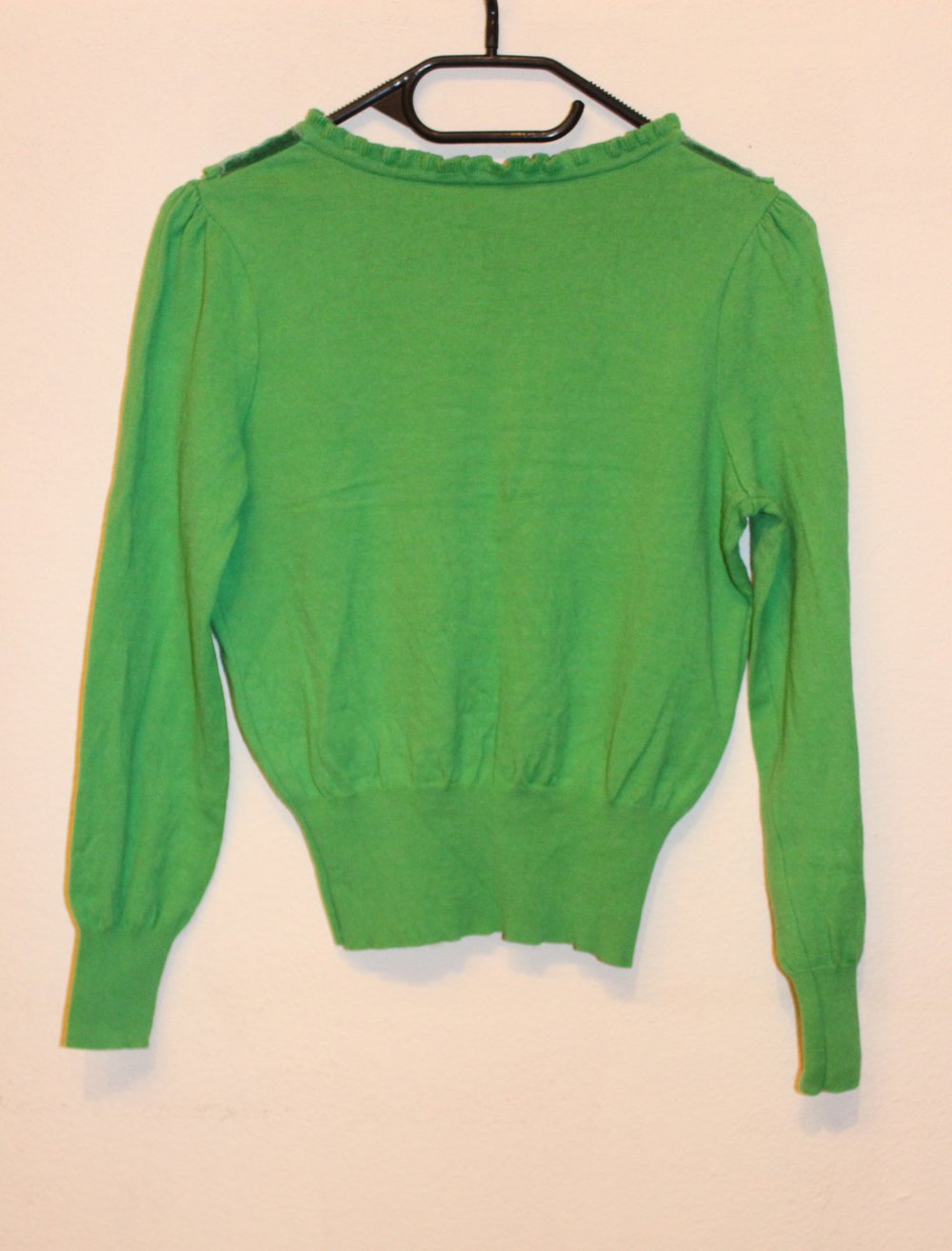 Grüner Pullover mit Blumen in Gr. 34/36