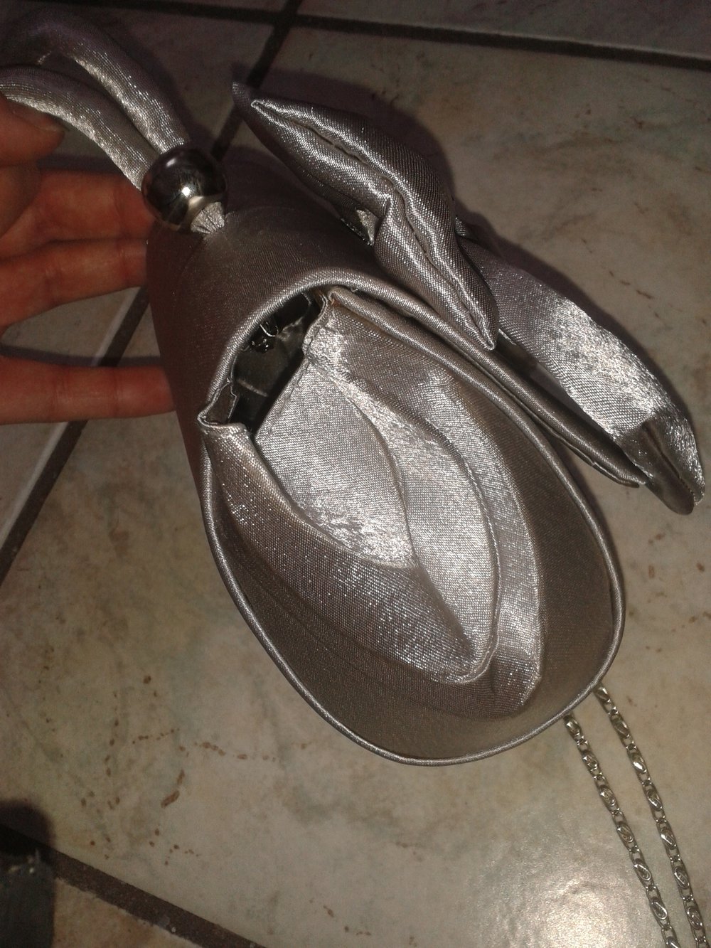 silberne elegante Handtasche, Handbeutel mit Schleife, Strasssteine