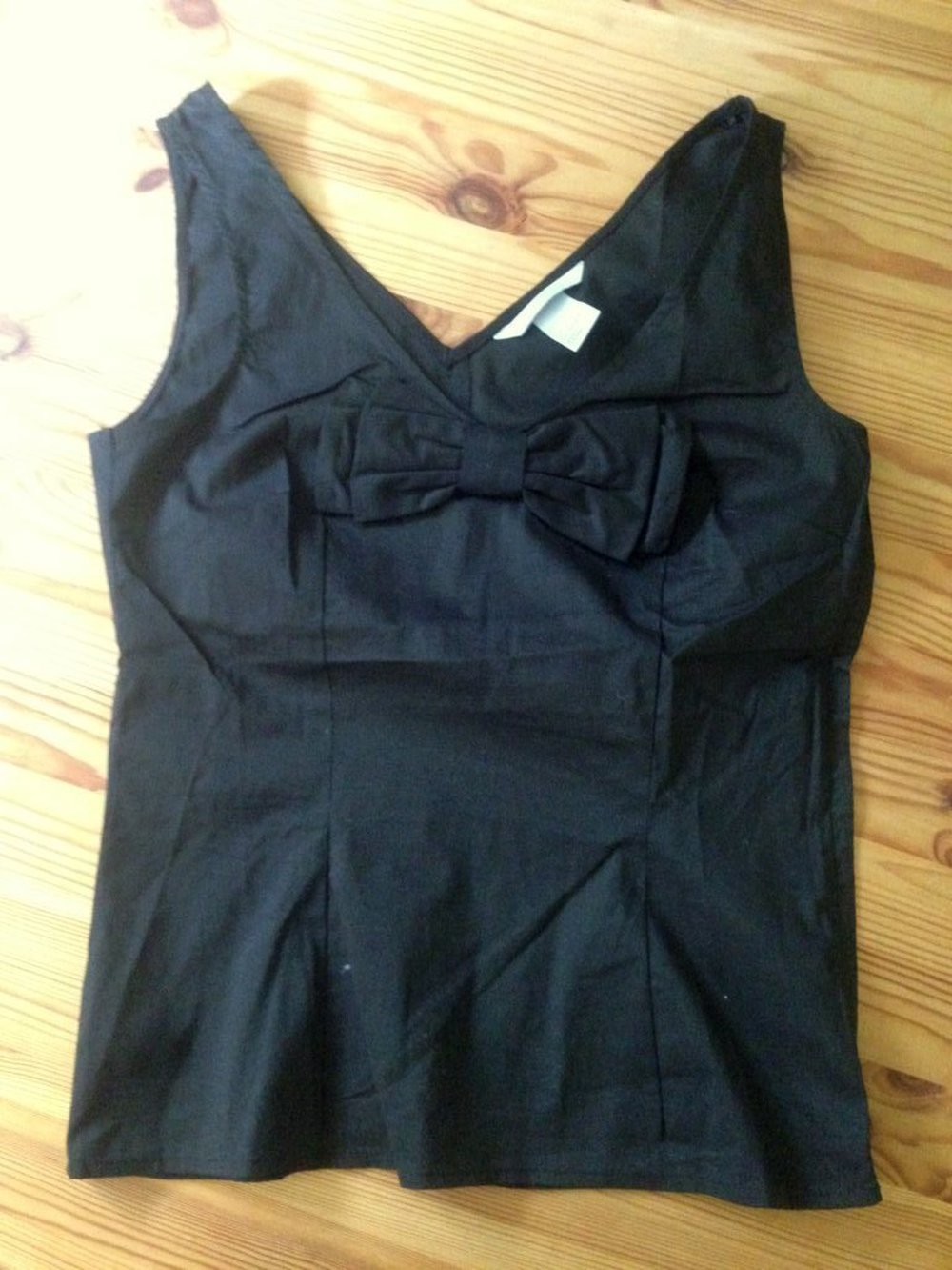 Blüschen mit Schleife auf der Brust