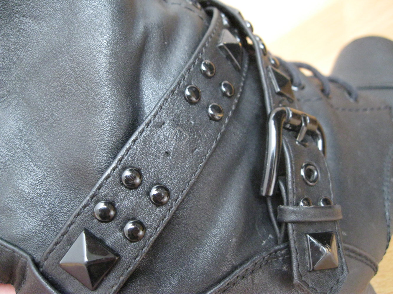 Schnürstiefel mit Reißverschluss / mit Nieten, Riemen und Schnallen