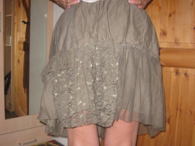 *** Hübscher Rock mit Spitze ***