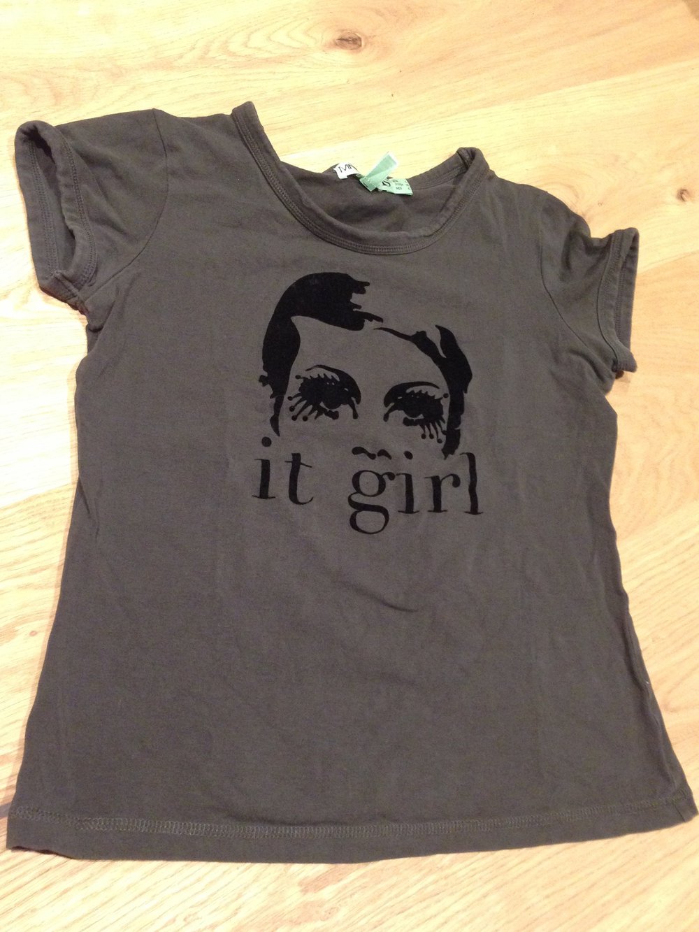 T- Shirt, dunkelgrün mit Samtaufdruck 