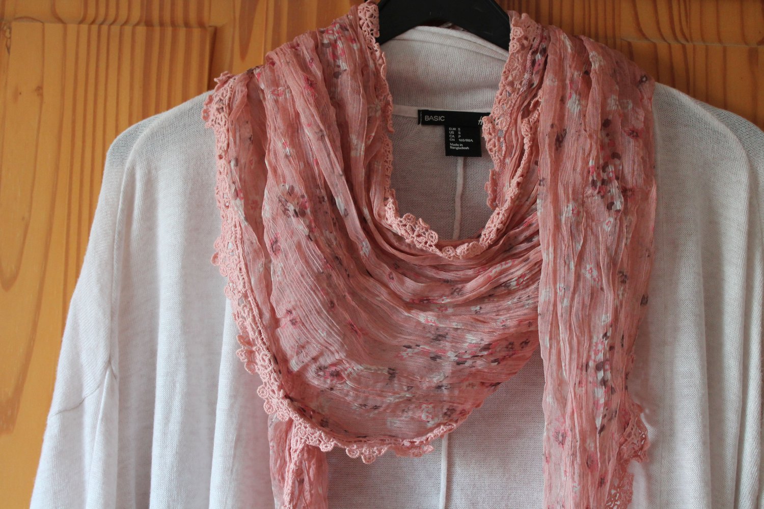 Zarter Cardigan, 36 / 38 Jacke, Strickjacke, Jäckchen, creme, H&M, S mit Tuch in rosa