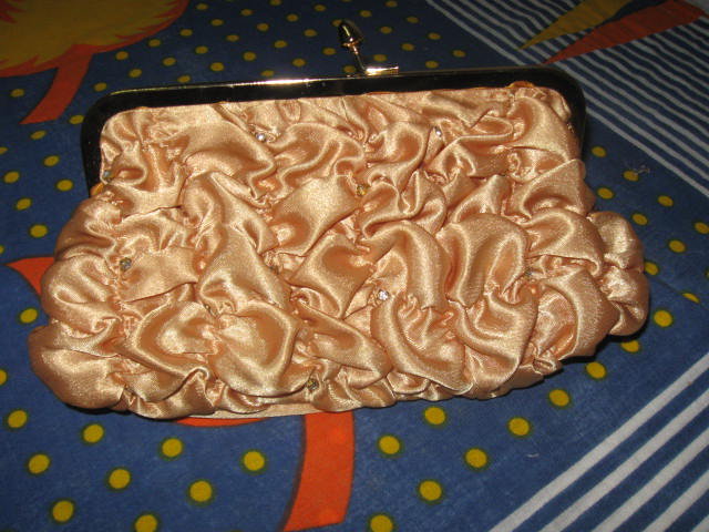 *** Clutch ~ Abendtasche ~ Rüschen ***