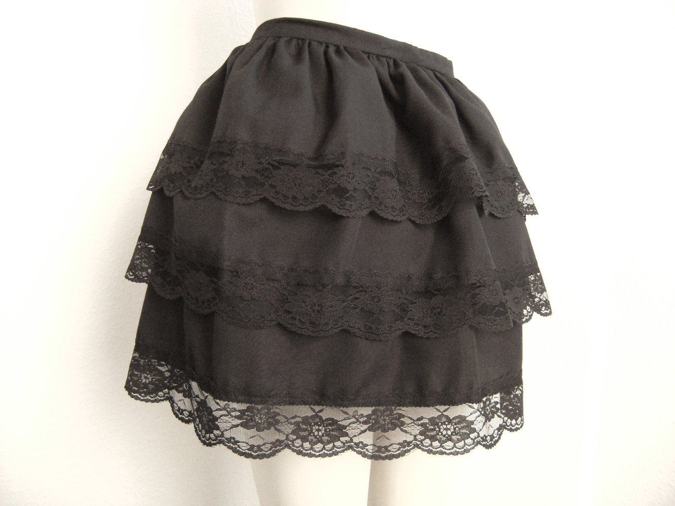 Bustle Überrock Stufen Spitze schwarz ab M Gothic Victorian Lolita Burlesque