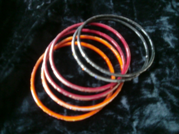 6 dünne Armreifen mit Glitter 